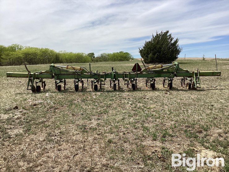 john-deere-85-image-2