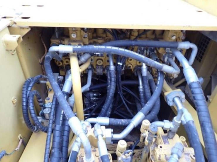 2015-caterpillar-349fl-image-64