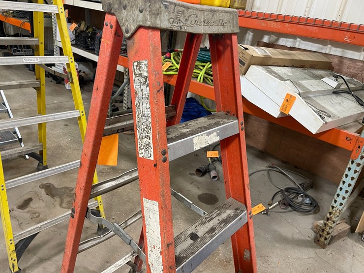 #4590-•-louisville-fiberglass-step-ladder-image-4