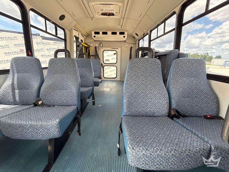 2017-ford-e450-image-27