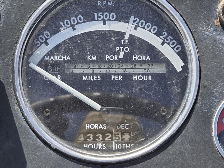 john-deere-3010-image-13