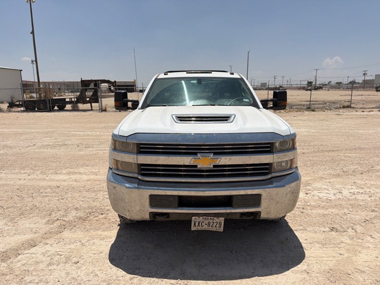 2018-chevrolet-silverado-3500hd-image-2