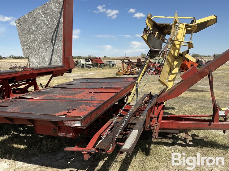new-holland-1034-image-17