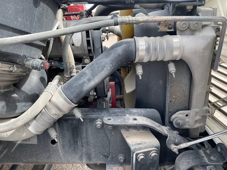 2008-freightliner-m2-106-image-45