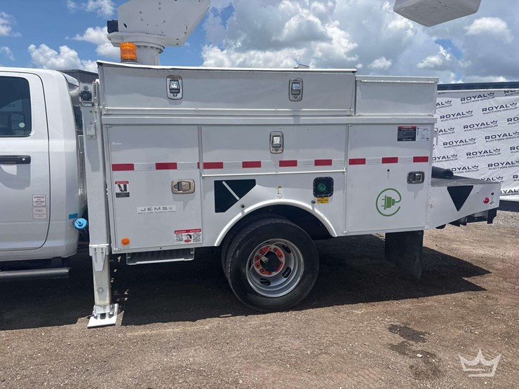 2021-ram-5500-chassis-4x4-altec-at37g-37ft.-bucket-truck-image-21