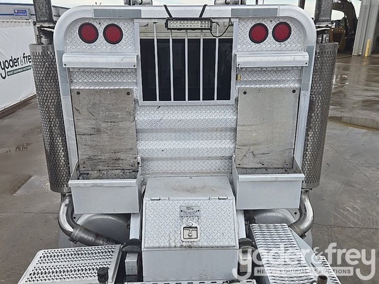 2007-peterbilt-379-image-33
