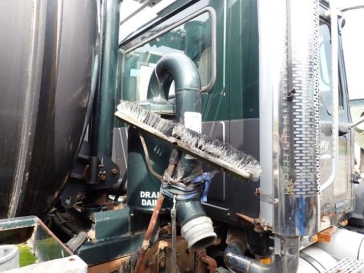inoperable-2005-mack-cv713-granite-tri/a-vacuum-tr-image-85