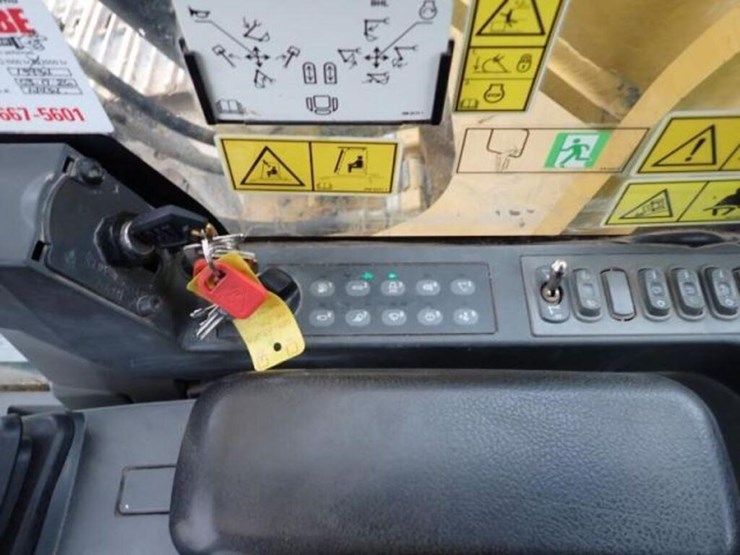 2015-caterpillar-349fl-image-13