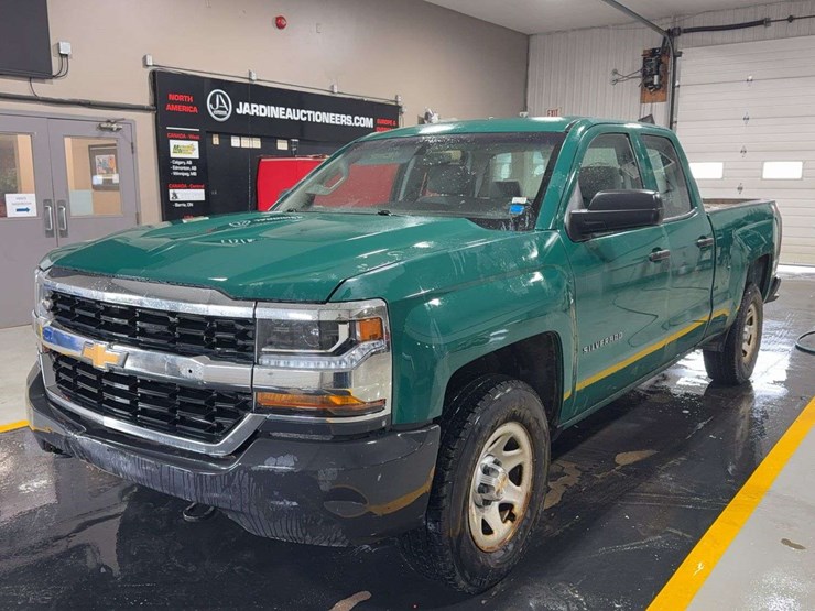2018-chevrolet-silverado-1500-image-1