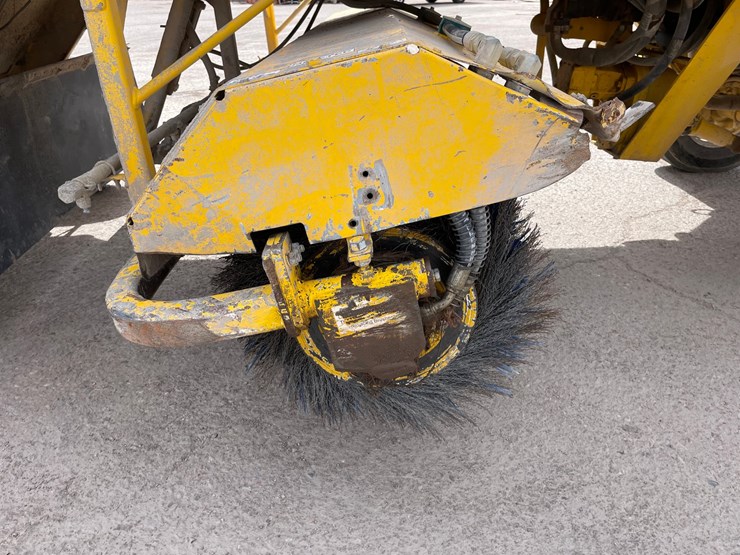 2017-superior-broom-dt80k-image-21