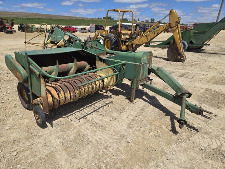 john-deere-24t-image-1