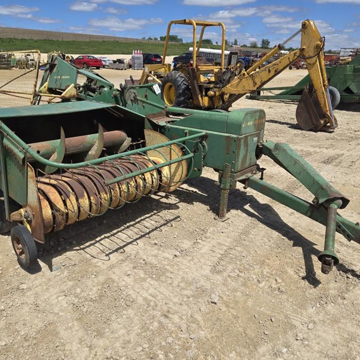 JOHN DEERE 24T