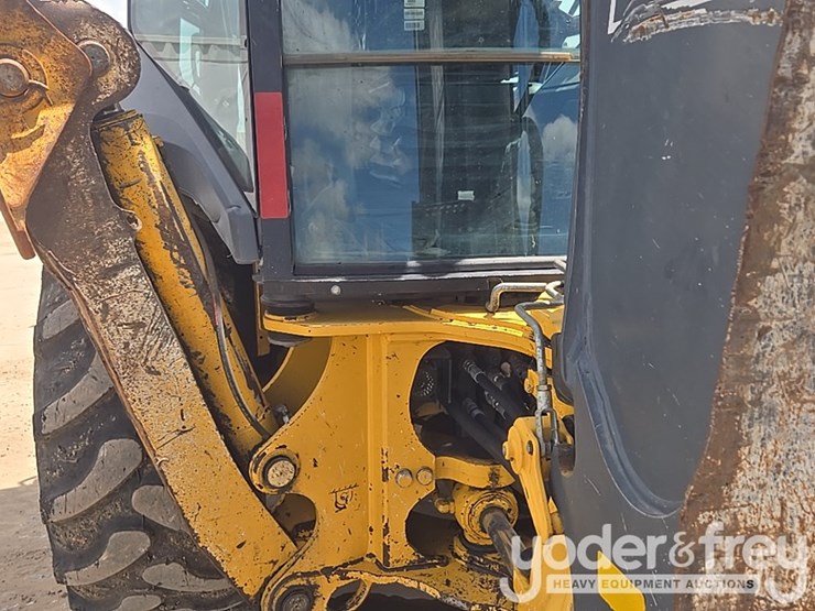 2020-deere-310sl-image-24