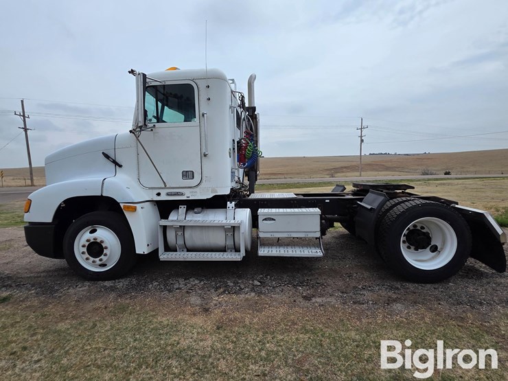 1999-freightliner-fld112-image-8