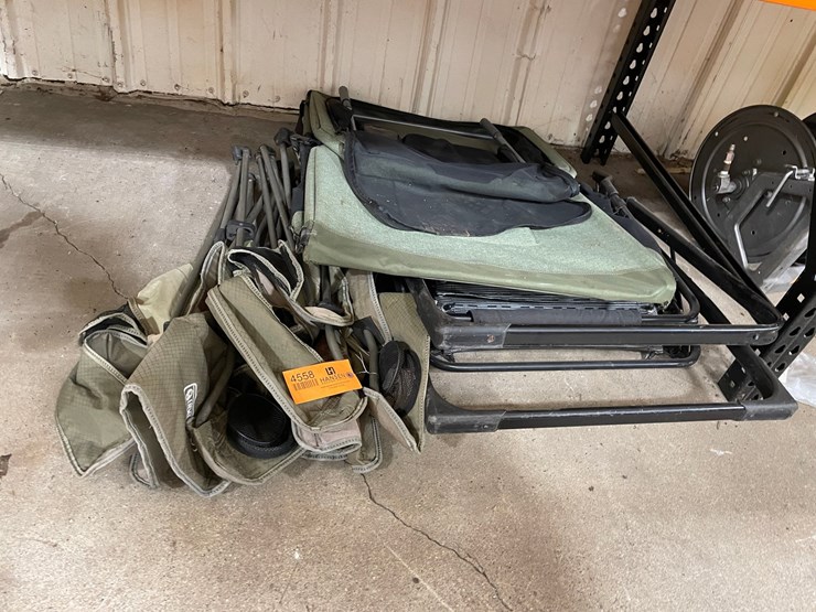 #4558-•-(3)-lawn-chairs-and-collapsible-dog-bed-image-1