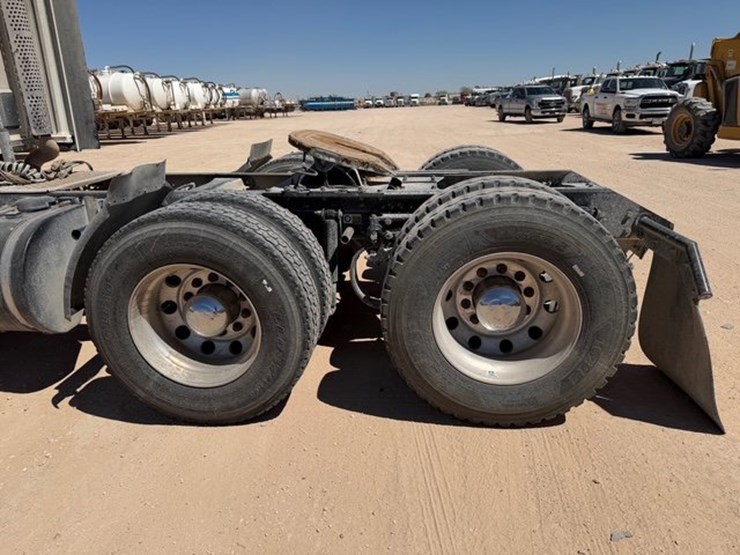 2019-kenworth-t680-image-10