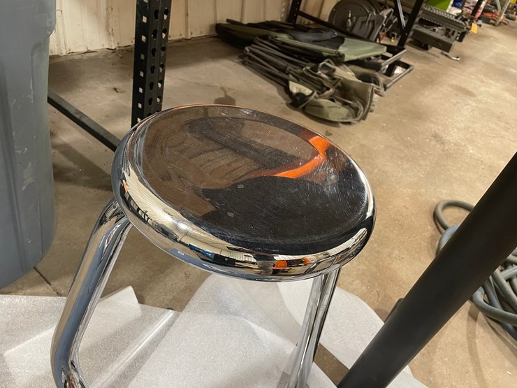 #4612-•-table-with-(2)-stools-image-5