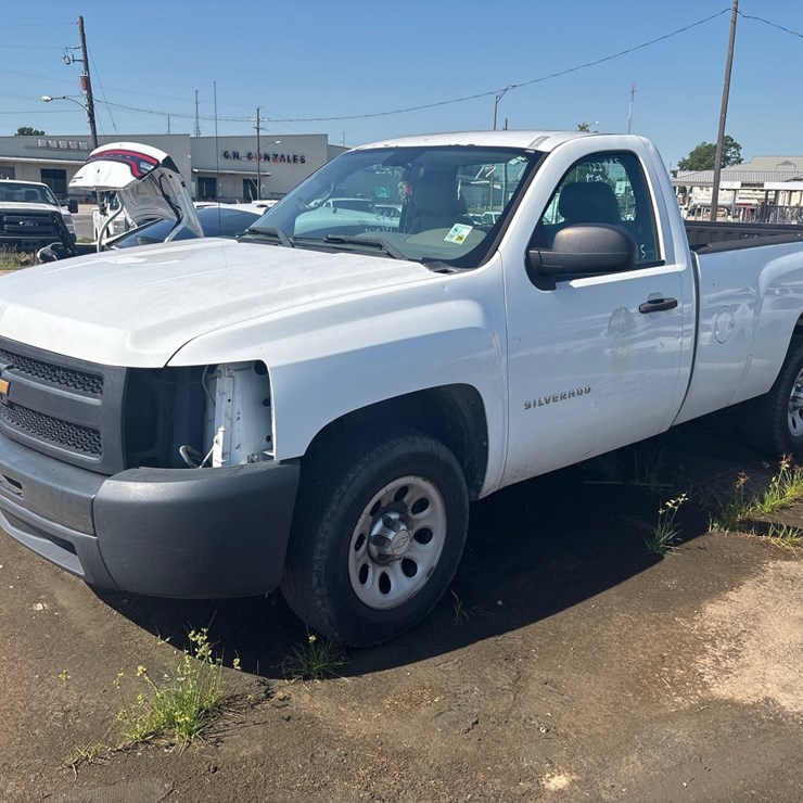 #17 • 2013 CHEVROLET 1/2 TON PICK UP TRUCK