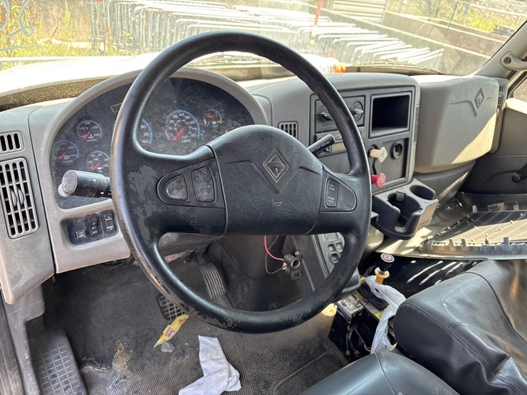 2011-international-durastar-4300-image-8