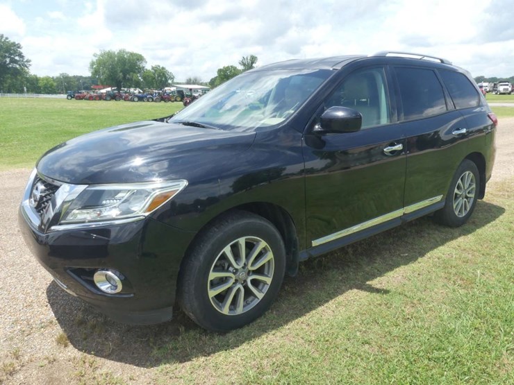 2013-nissan-pathfinder-image-1