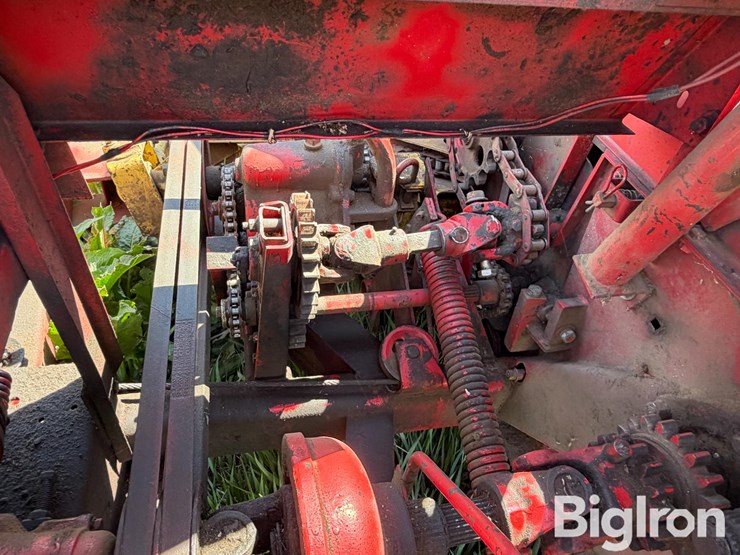 new-holland-718-image-17
