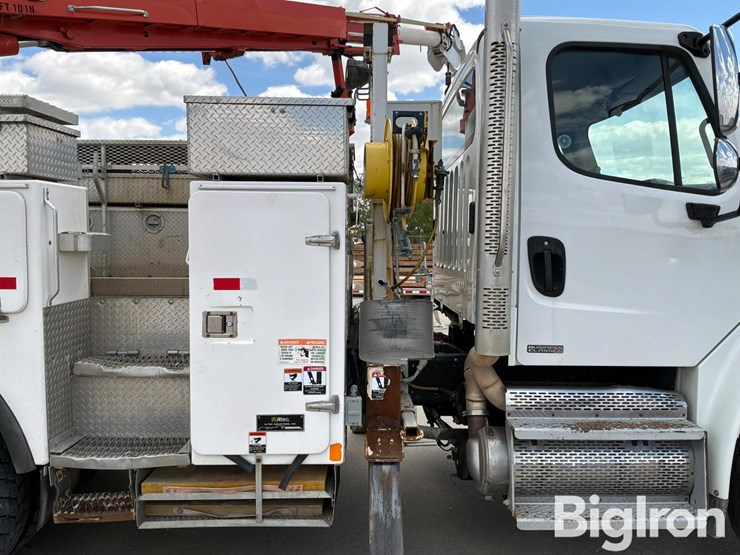 2010-freightliner-m2-106-image-10