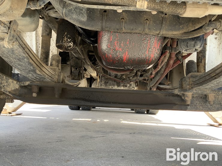 2015-freightliner-m2-106-image-18