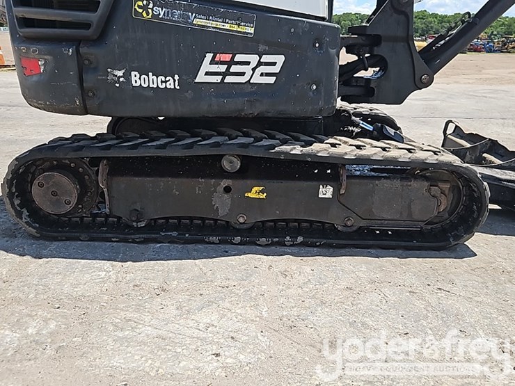 2019-bobcat-e32-image-8