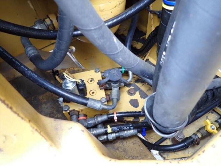 2013-caterpillar-321d-lcr-image-56