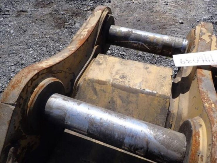 caterpillar-hydraulic-quick-coupler-image-11