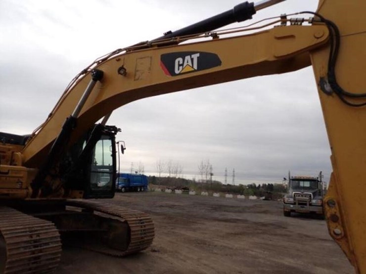 2015-caterpillar-349fl-image-26