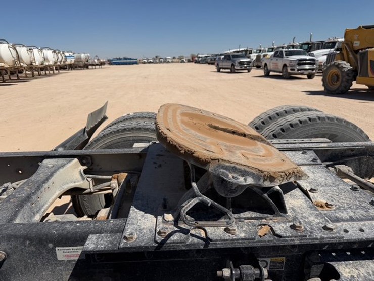 2019-kenworth-t680-image-11