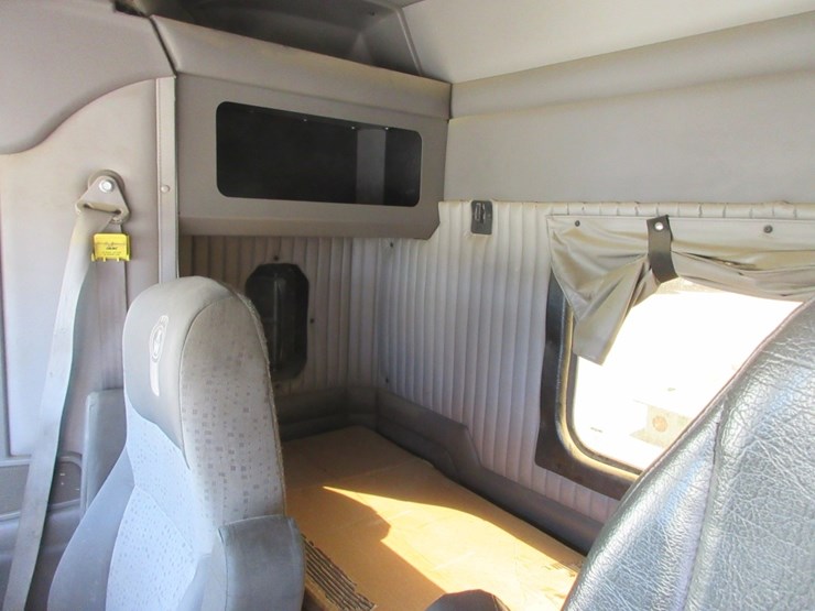 2013-kenworth-t800-image-11