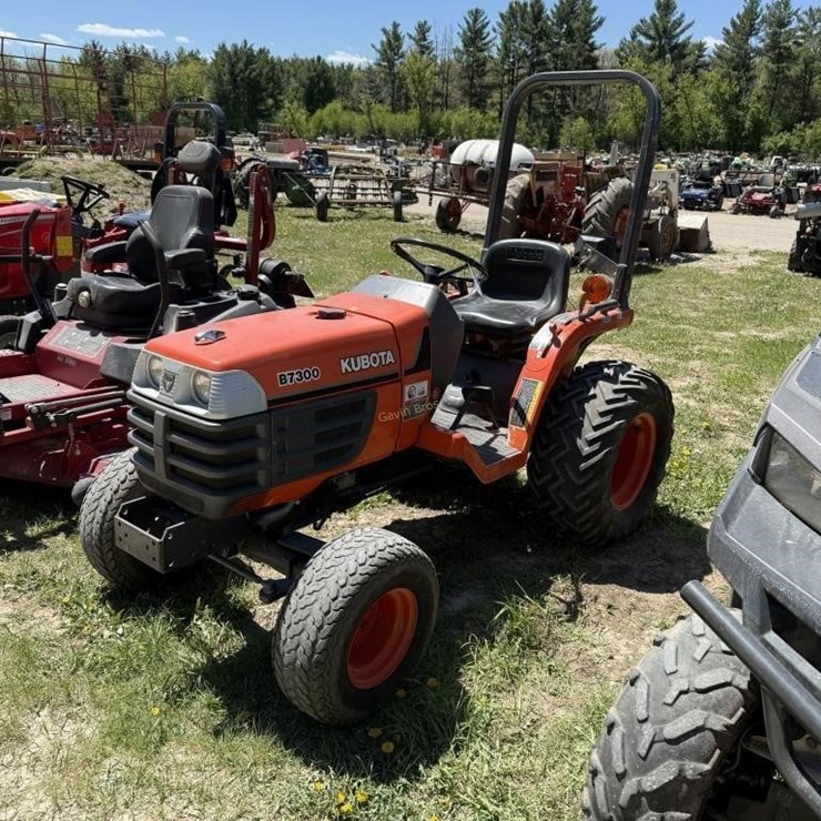 KUBOTA B7300