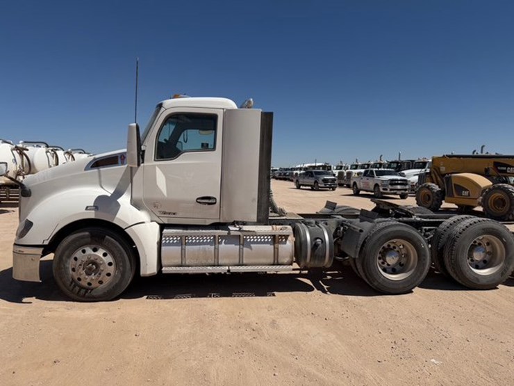 2019-kenworth-t680-image-1
