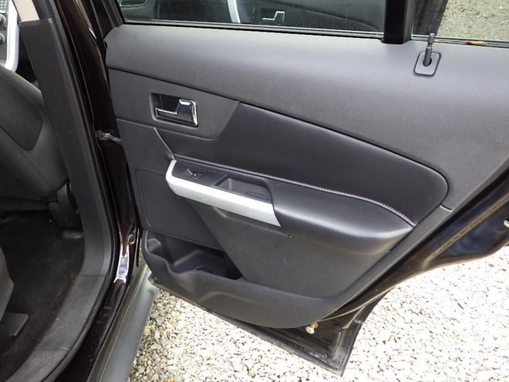 2013-ford-edge-image-17