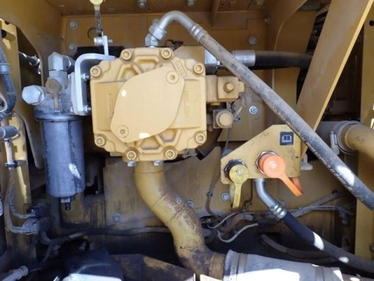 2021-caterpillar-323-image-56