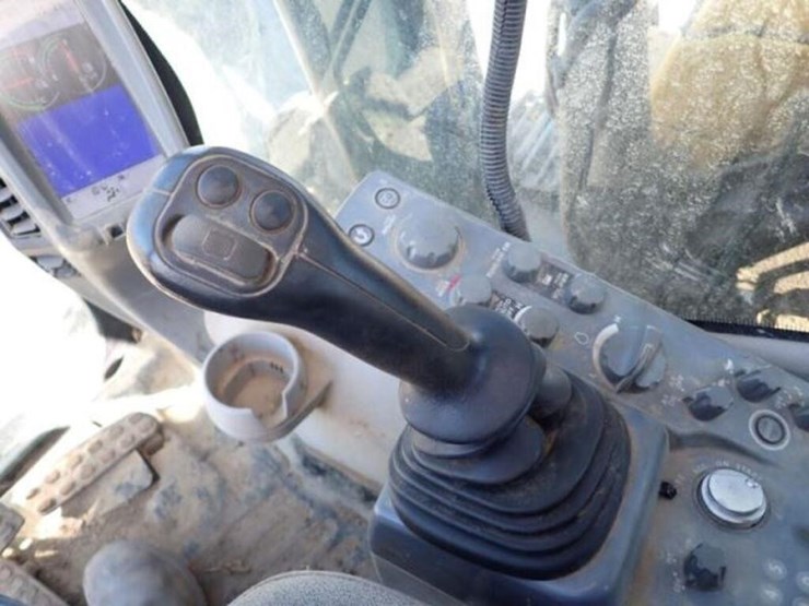 2017-deere-250g-lc-image-13
