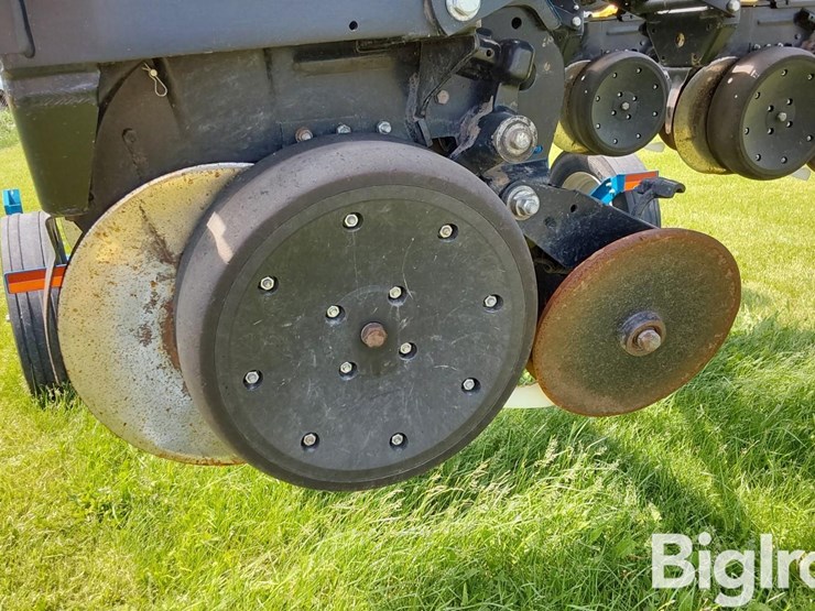 2014-kinze-3600-image-16
