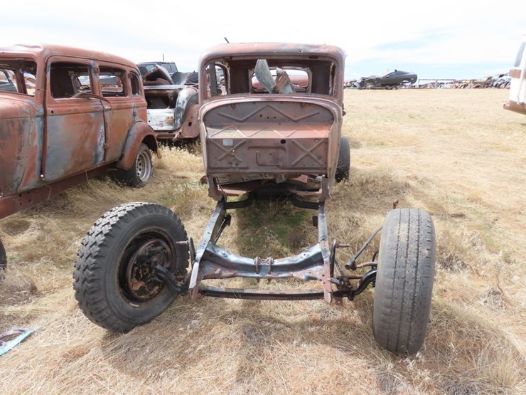 1932/3-ford-2dr-sedan-for-rod,-project,-for-parts-image-2