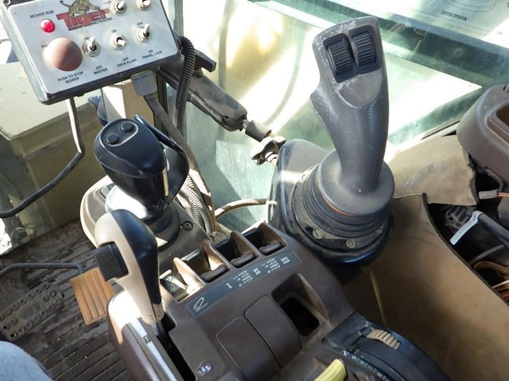 2005-john-deere-7220-image-46