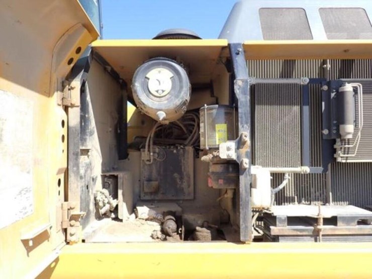 2017-deere-250g-lc-image-67