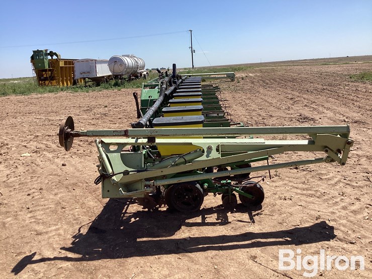 john-deere-7300-image-10