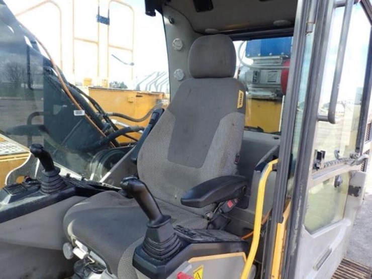 2015-volvo-ec250el-image-17