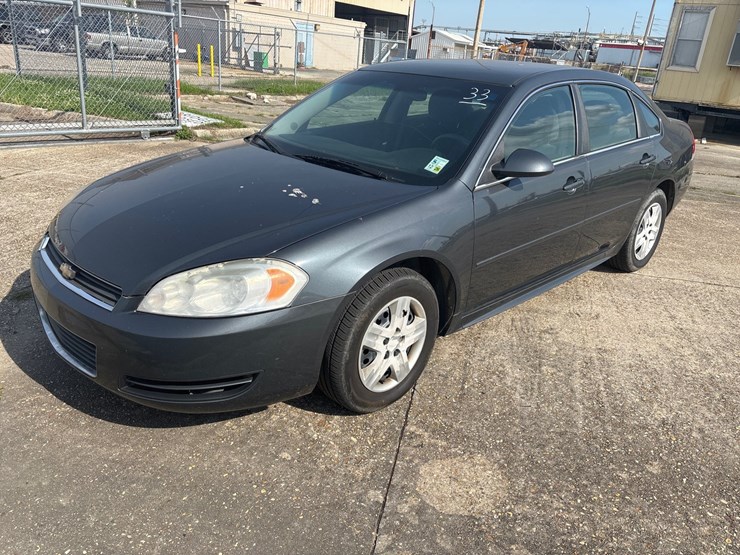 #33-•-2011-chevrolet-impala-image-8