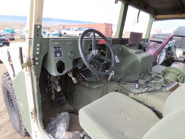 2009-am-general-humvee-4x4-image-8