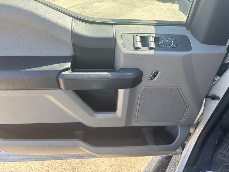 #12-•-2017-ford-3/4-ton-truck-image-10
