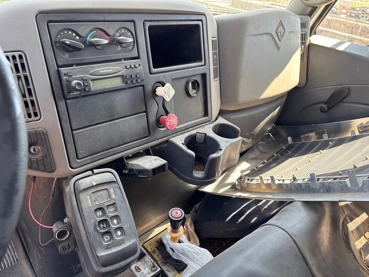 2011-international-durastar-4300-image-9