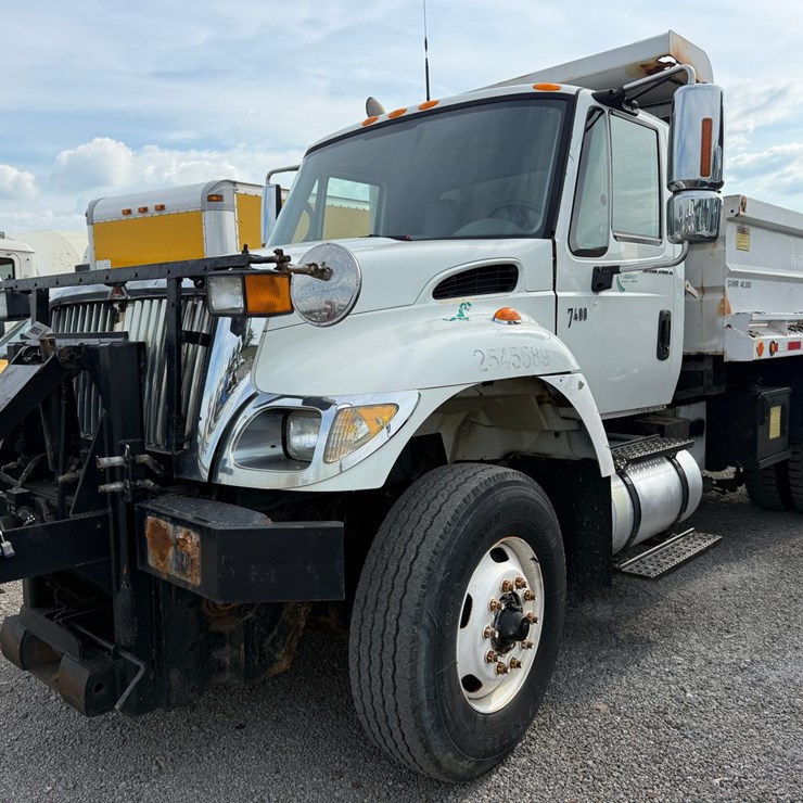 2007 INTERNATIONAL 7400