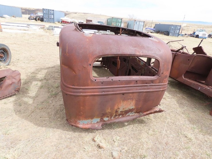 1934-ford-4dr-sedan-body-for-rod,-restore,-or-parts-image-4